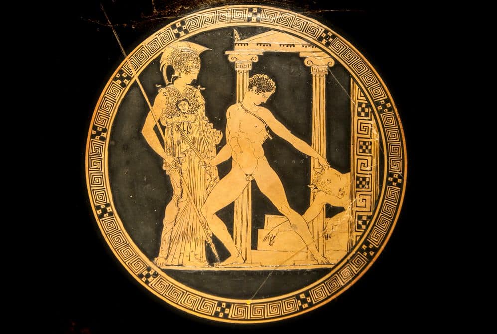 Theseus, hier von Athene geschützt, tötet den Minotaurus.